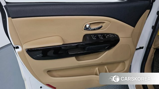 Kia The New Carnival id 4305131 из Кореи 16
