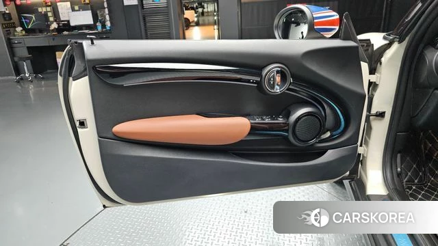 Mini Cooper S Convertible id 4707573 из Кореи 16