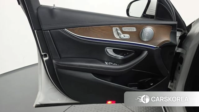 Mercedes-Benz E-Class W213 id 4285674 из Кореи 16