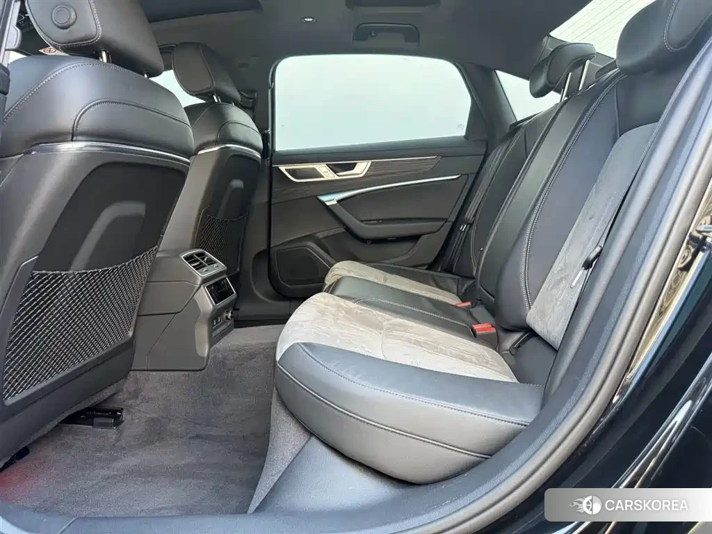 Audi A6L id 4546562 из Китая 16