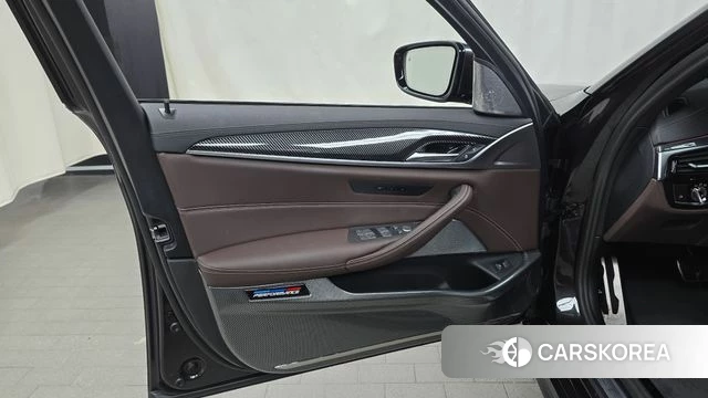 BMW 5 Series (G30) id 4395374 из Кореи 16