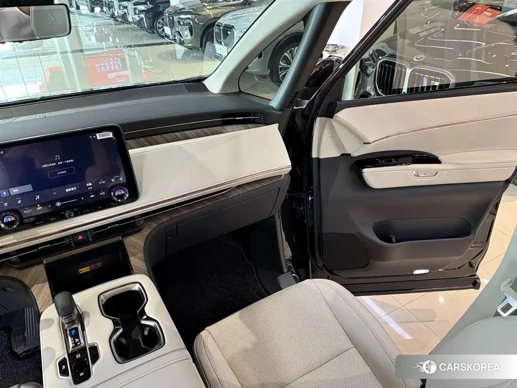 Lexus LM id 4576824 из Китая 16