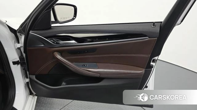 BMW 5 Series (G30) id 4689181 из Кореи 16