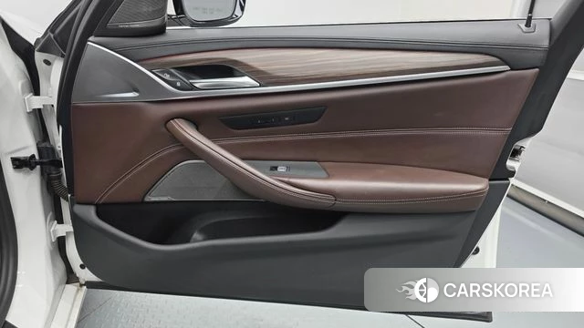 BMW 5 Series (G30) id 4338866 из Кореи 16