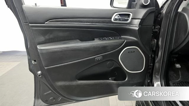 Jeep Grand Cherokee id 4402359 из Кореи 16