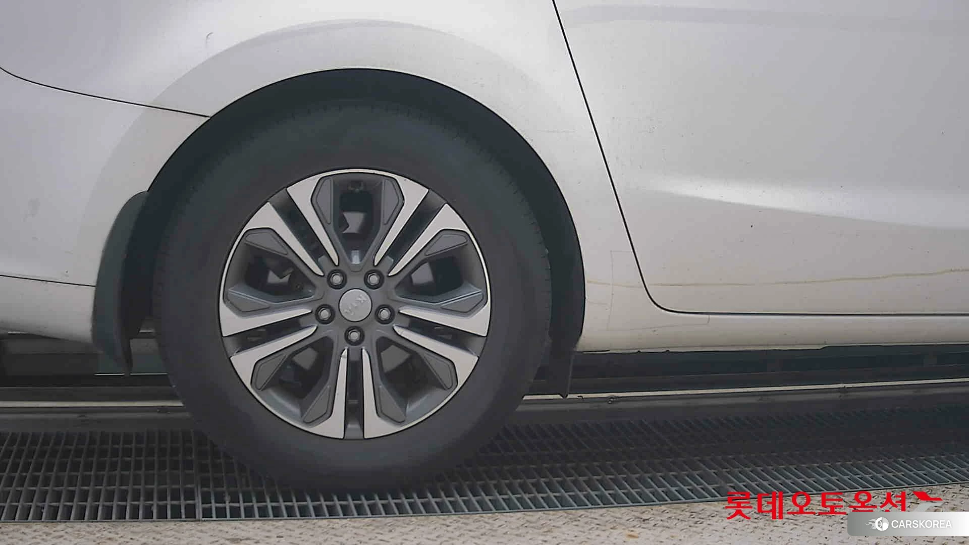 Kia Carnival id 4679356 из Кореи 16