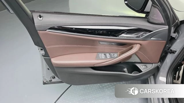 BMW 5 Series (G30) id 4506751 из Кореи 16