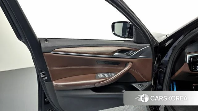 BMW 5 Series (G30) id 4496477 из Кореи 16
