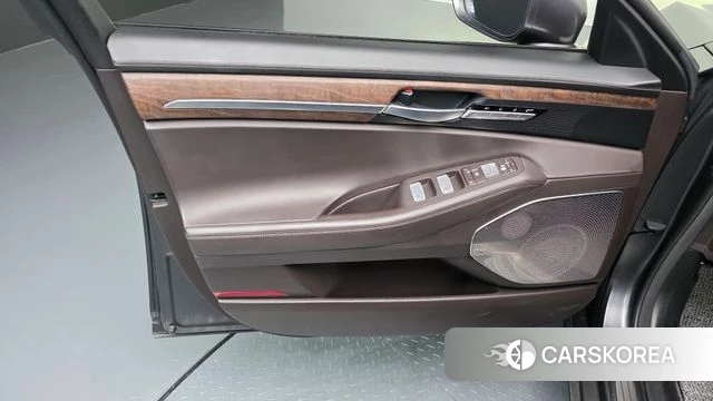 Genesis G90 id 4881778 из Кореи 16