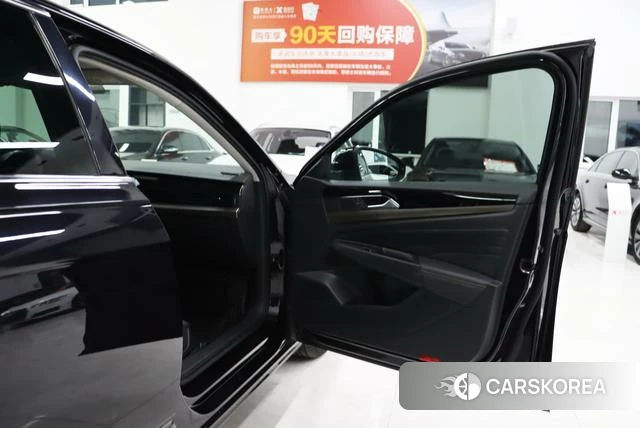 Volkswagen Passat id 4272742 из Китая 16