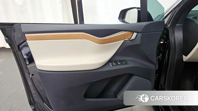 Tesla Model X id 4196326 из Кореи 16