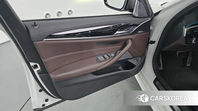 BMW 5 Series (G30) id 4501213 из Кореи 16