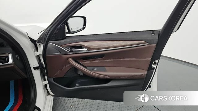 BMW 5 Series (G30) id 4294219 из Кореи 16