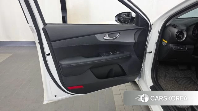 Kia Come New K3 id 4794410 из Кореи 16