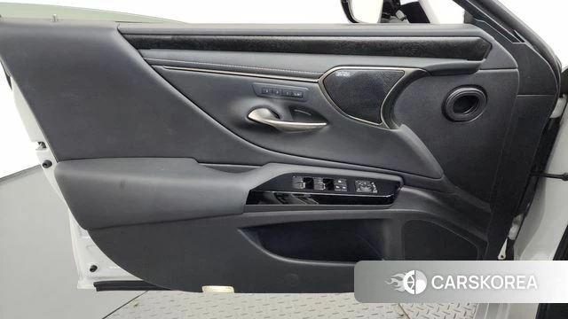 Lexus ES300h 7th generation id 4701517 из Кореи 16
