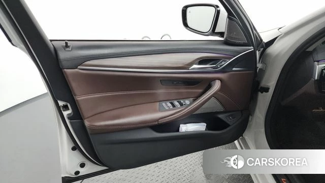 BMW 5 Series (G30) id 4530038 из Кореи 16