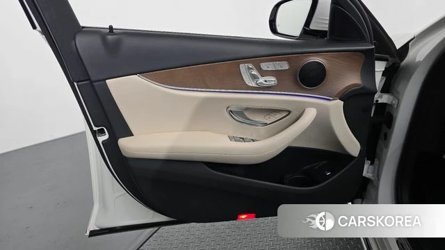 Mercedes-Benz E-Class W213 id 4529530 из Кореи 16
