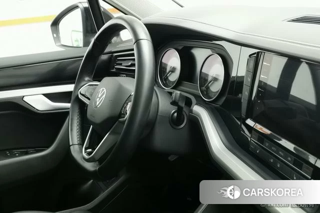Volkswagen Touareg id 4210708 из Китая 16