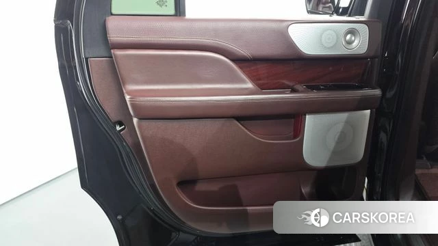 Lincoln Navigator 4th generation id 4284563 из Кореи 16