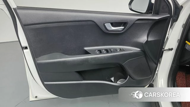 Kia Stonic id 4459725 из Кореи 16