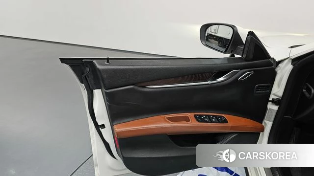 Maserati Ghibli id 4430456 из Кореи 16