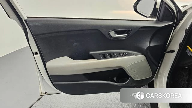 Kia Stonic id 4416586 из Кореи 16