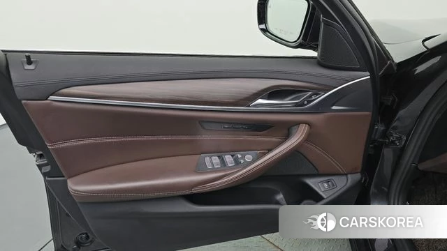 BMW 5 Series (G30) id 4542937 из Кореи 16