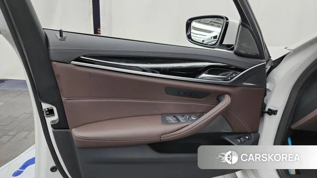BMW 5 Series (G30) id 4618404 из Кореи 16