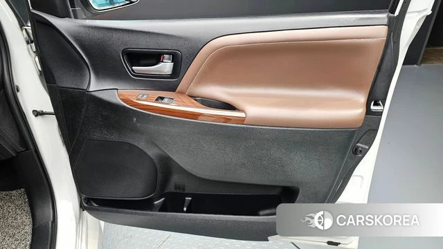Toyota Sienna id 4543738 из Кореи 16