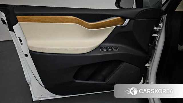 Tesla Model X id 4496597 из Кореи 16