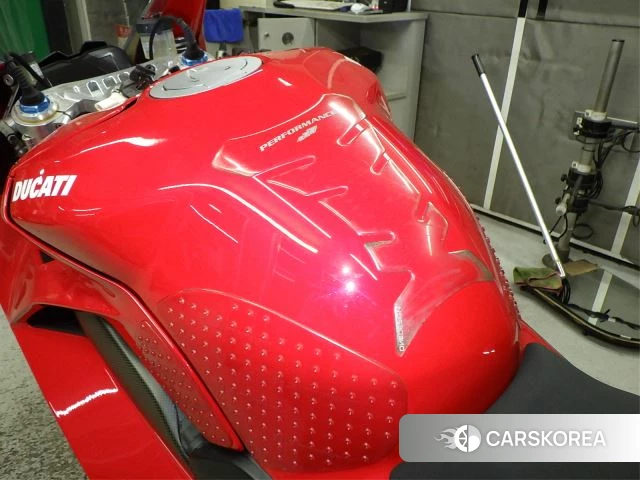 Ducati PANIGALE V4 id 3946948 из Японии 16