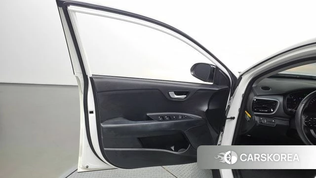 Kia Stonic id 4837175 из Кореи 16