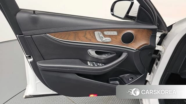 Mercedes-Benz E-Class W213 id 4609959 из Кореи 16