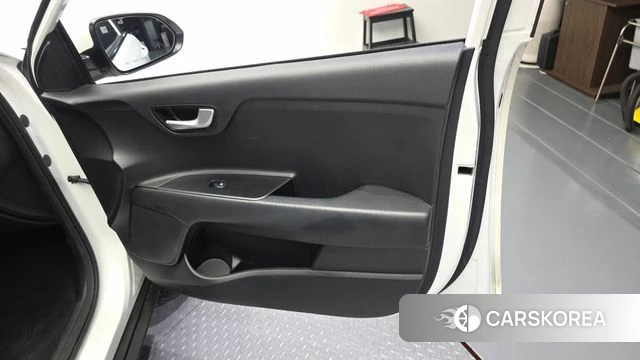 Kia Stonic id 4502727 из Кореи 16