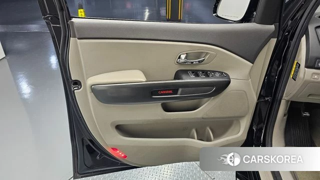 Kia All New Carnival id 4658472 из Кореи 16