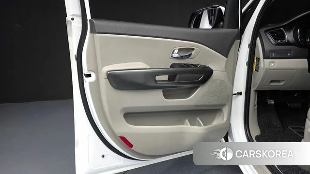 Kia All New Carnival id 4596459 из Кореи 16