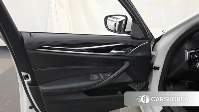 BMW 5 Series (G30) id 4872798 из Кореи 16