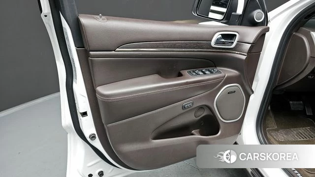 Jeep Grand Cherokee id 4233093 из Кореи 16