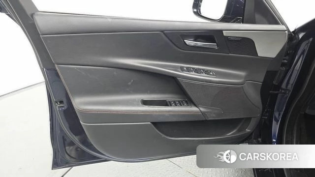 Jaguar XE id 4638145 из Кореи 16