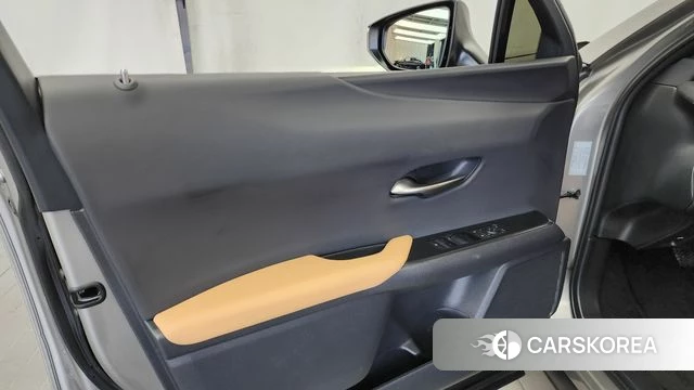 Lexus UX300h id 4427241 из Кореи 16