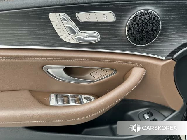 Mercedes-Benz E-class PHEV id 4260932 из Китая 16