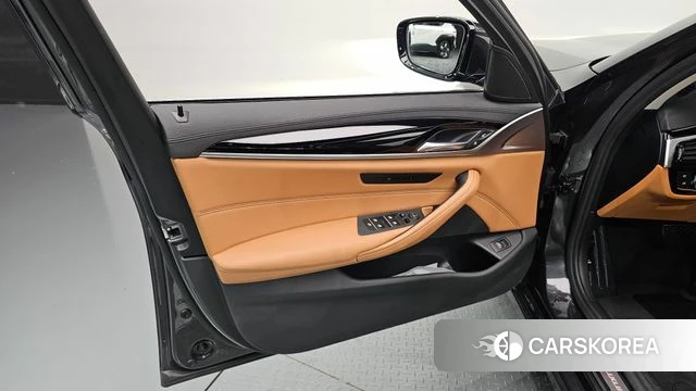 BMW 5 Series (G30) id 4836636 из Кореи 16
