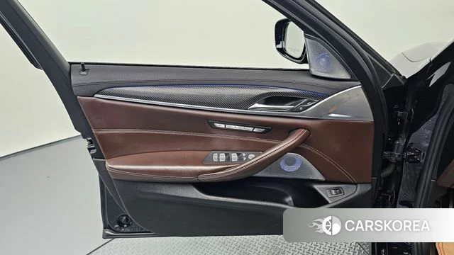 BMW 5 Series (G30) id 4430055 из Кореи 16