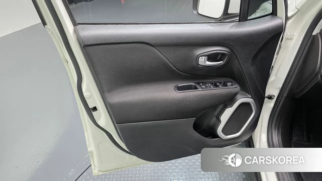 Jeep Renegade id 4495730 из Кореи 16