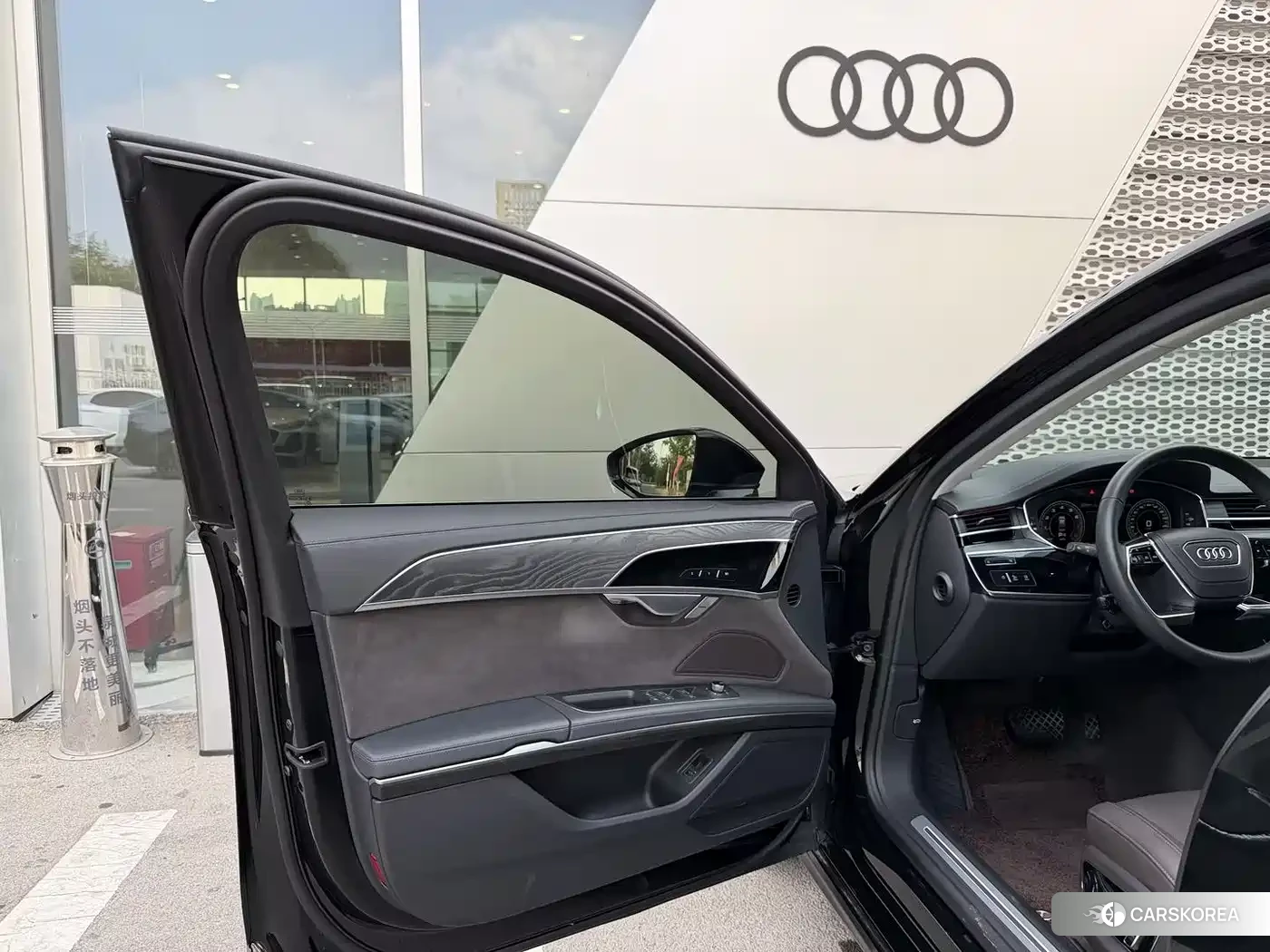 Audi A8 id 4548045 из Китая 16
