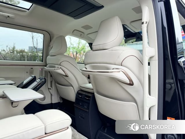 Lexus LM id 4259686 из Китая 16