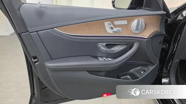 Mercedes-Benz E-Class W213 id 4196920 из Кореи 16