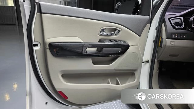 Kia All New Carnival id 4658498 из Кореи 16
