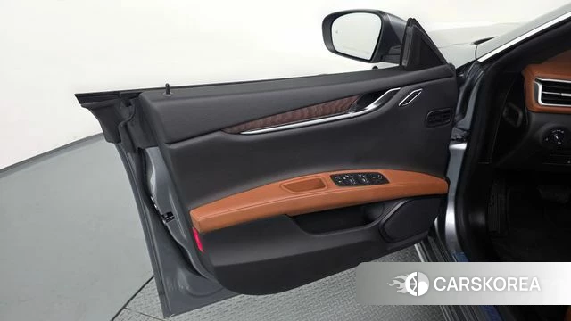 Maserati Ghibli id 4592094 из Кореи 16
