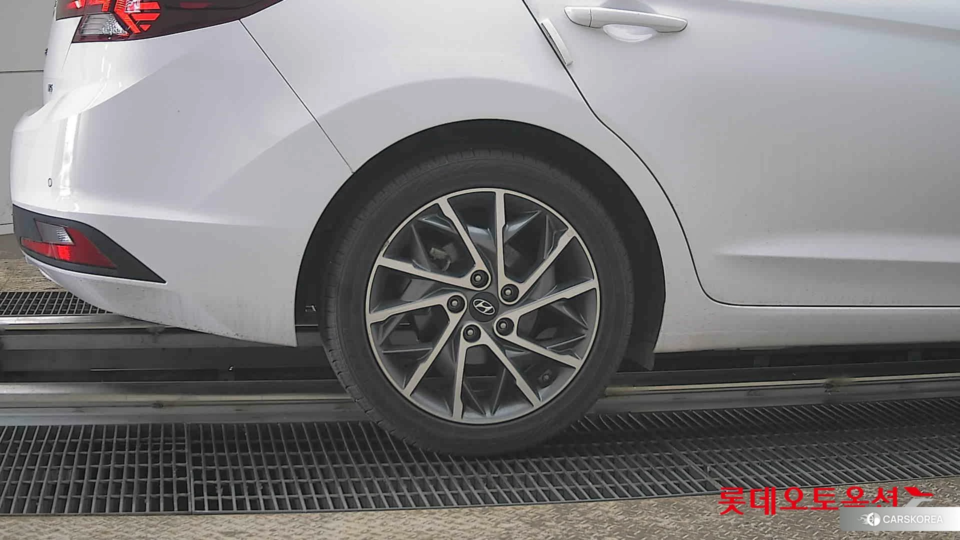 Hyundai Avante id 3881984 из Кореи 16